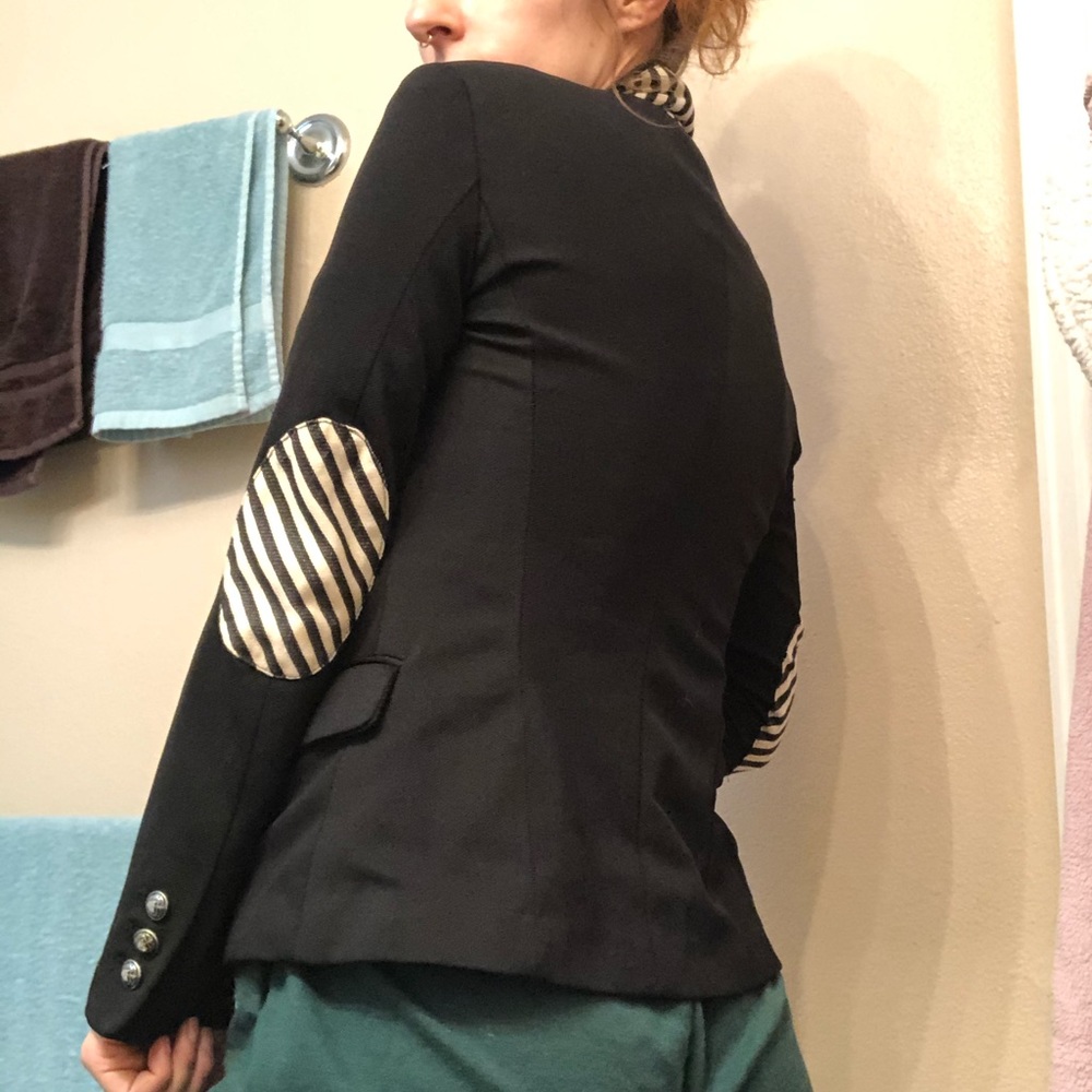 Blazer - Picture 5 of 5
